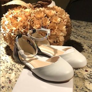 Brand New Toddler Size 8 NineWest TwoTone Flats